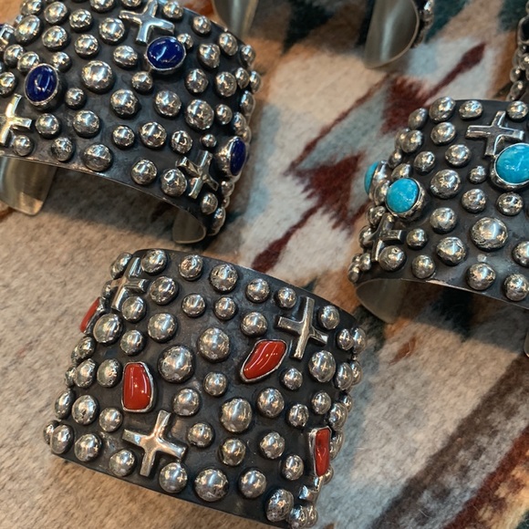 Gorgeous Chimney Butte Cuff bracelet, sold separately (each)❤️❤️❤️ - Picture 3 of 4